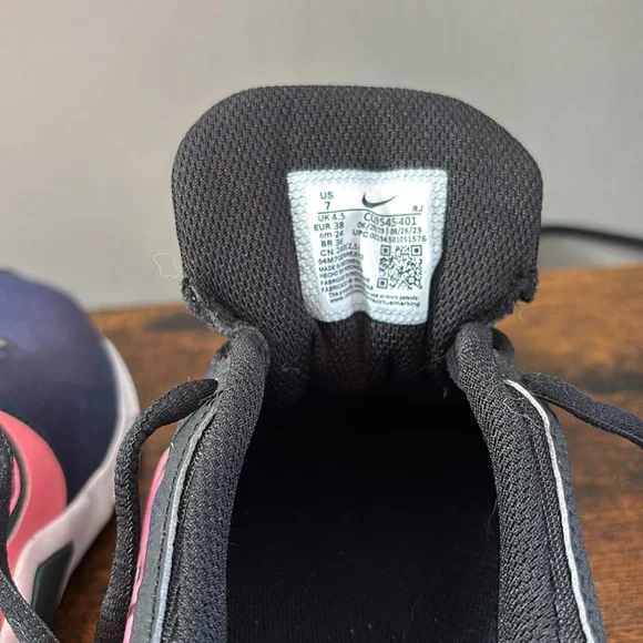 Nike women’s size 7 sneakers - Picture 5 of 6